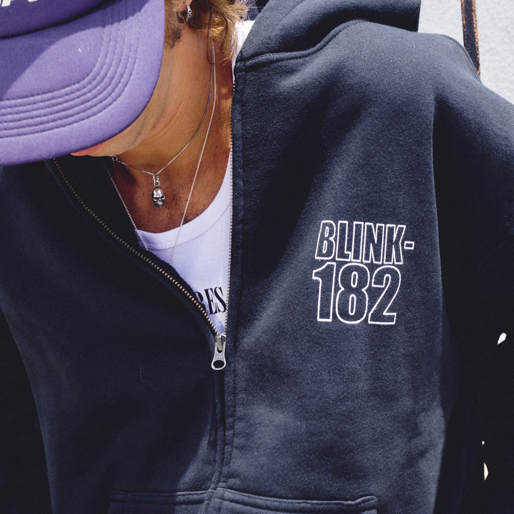blink-182-pleasures-bunny-peek-sweat-zipp-noir image 3