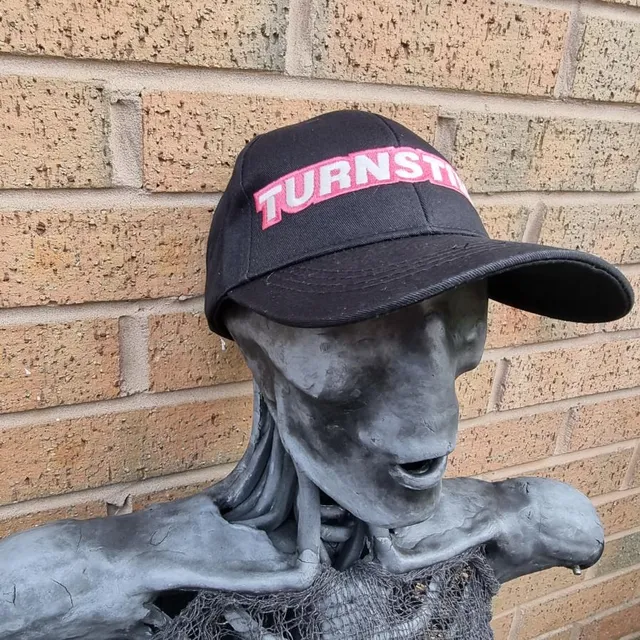 783punx-turnstile-logo-glow-casquette-baseball-blanche-phosphorescente image 1