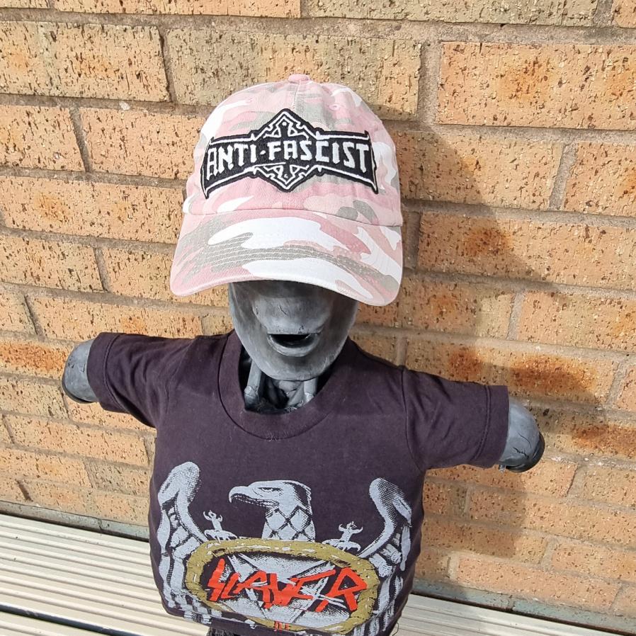anti-fascist-bolt-thrower-casquette-dad-cap-camo-rose-fluo image 1