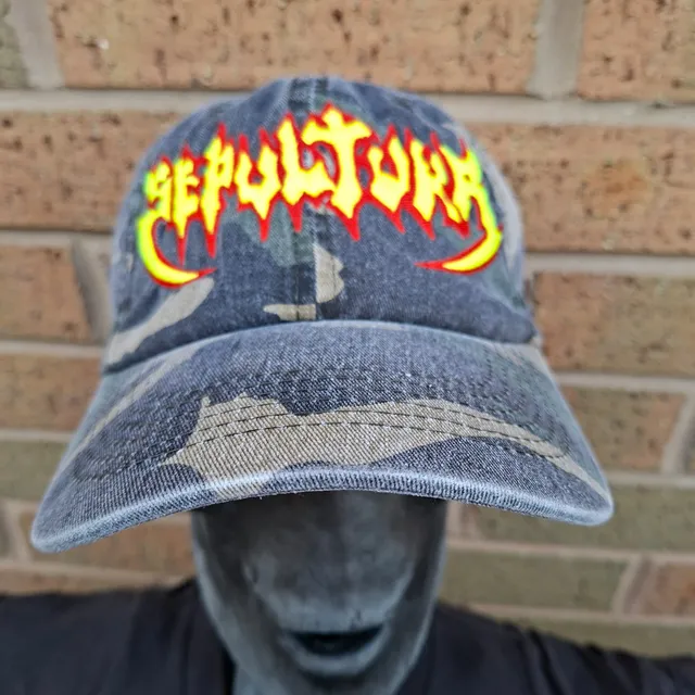 sepultura-old-logo-casquette-camo-vert-phosphorescent image 1