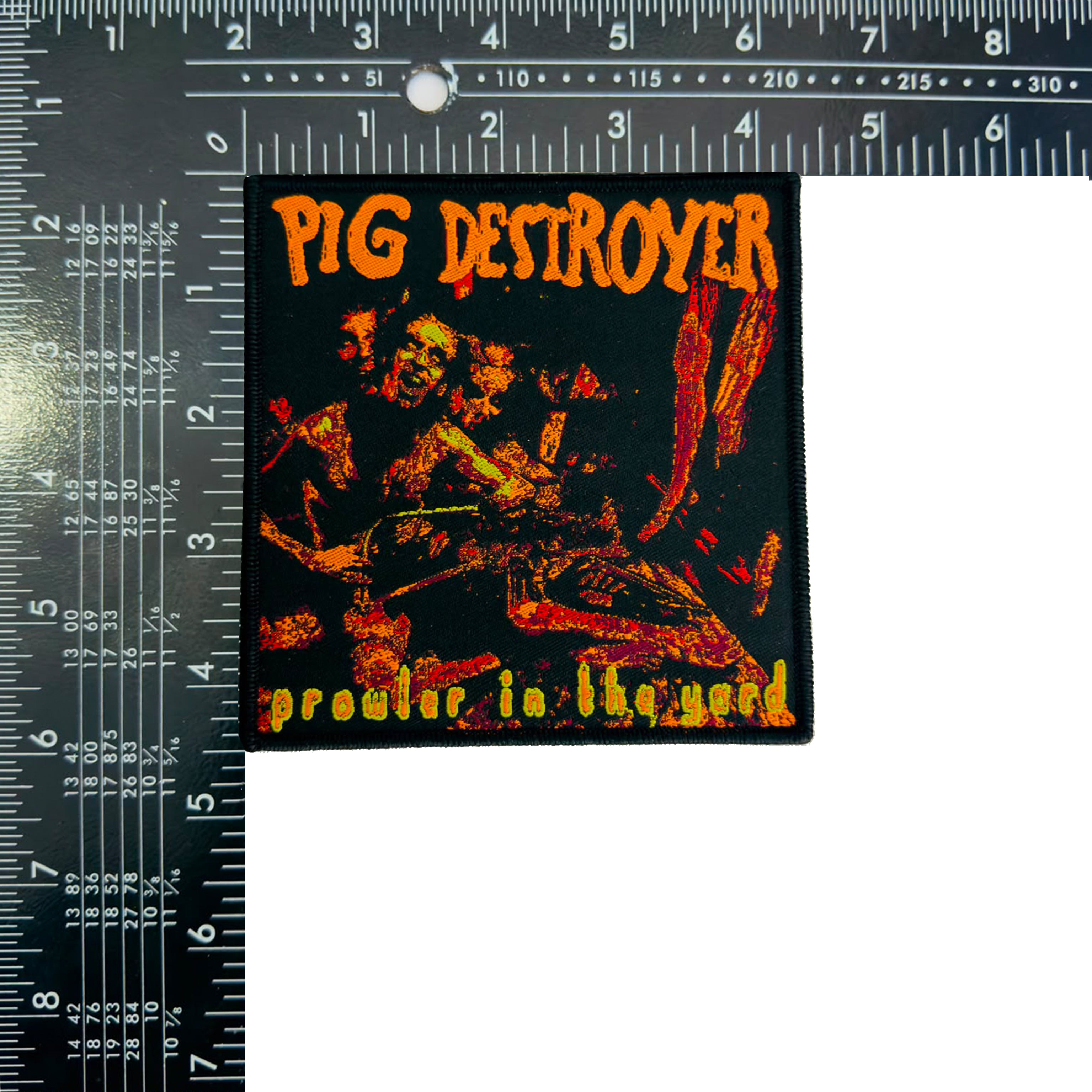 pig-destroyer-prowler-in-the-yard-patch-tiss-bordure-noire image 3