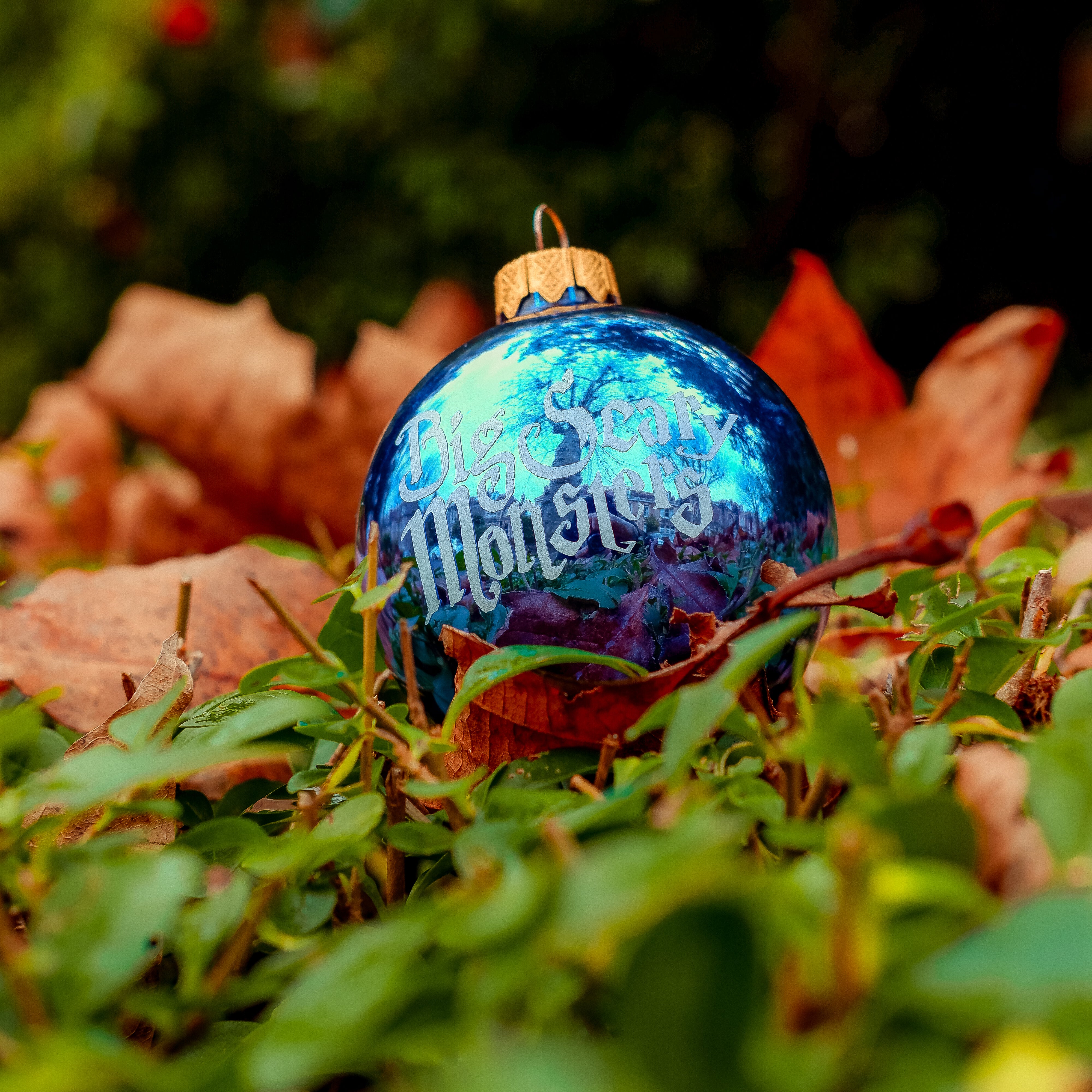 big-scary-monsters-christmas-boule-de-no-l-verre-70mm-dor image 2