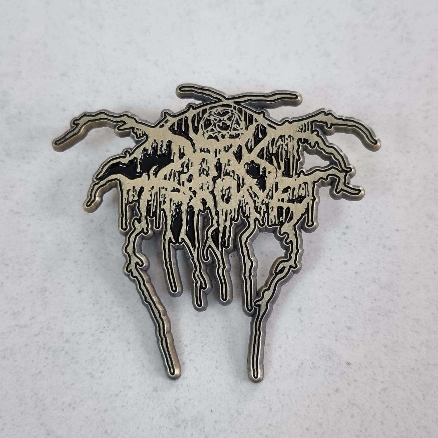 darkthrone-logo-pin-mail-black-metal-laiton-antique image 2