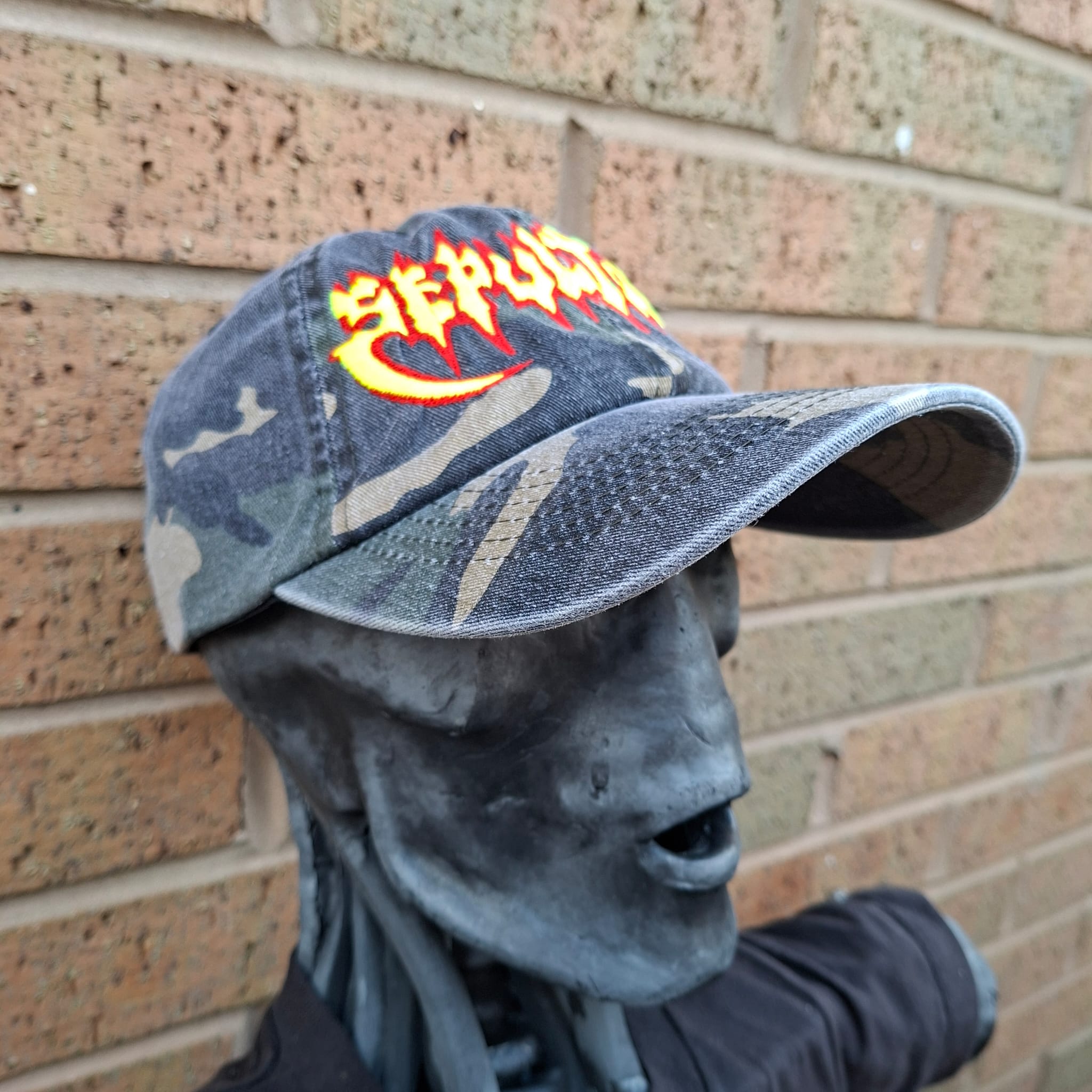 sepultura-old-logo-casquette-camo-vert-phosphorescent image 3
