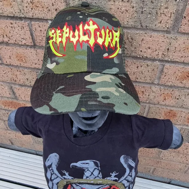 sepultura-old-casquette-trucker-camo-logo-phosphorescent image 1