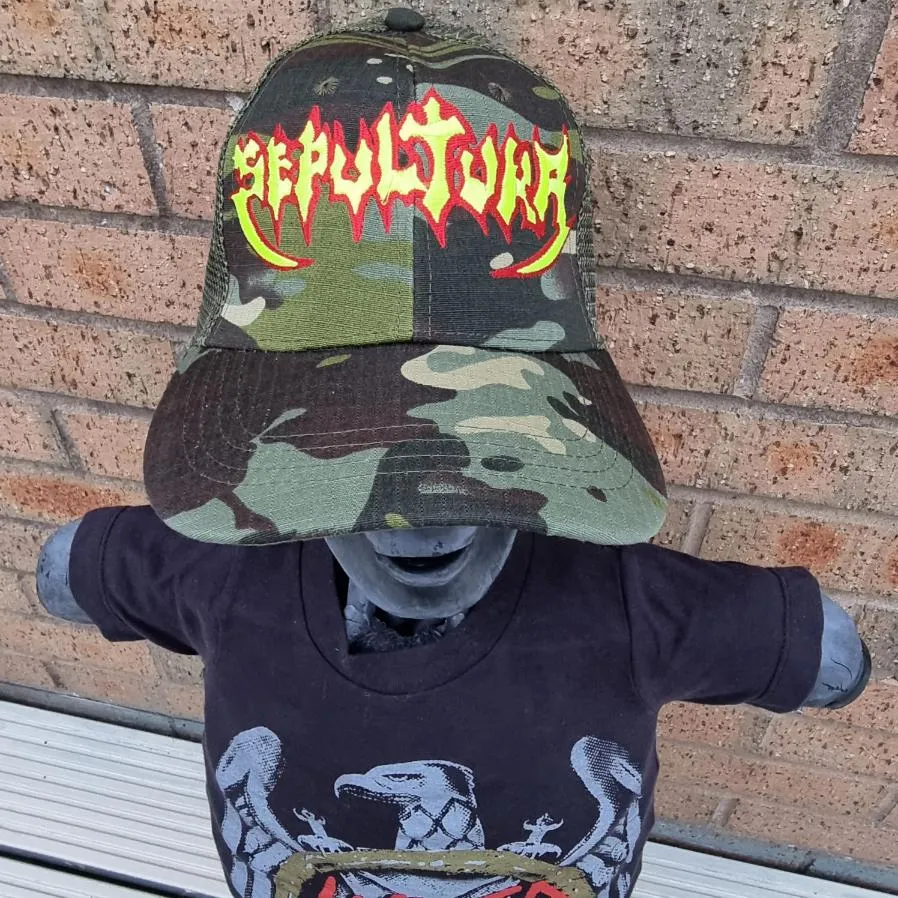 sepultura-old-casquette-trucker-camo-logo-phosphorescent image 1