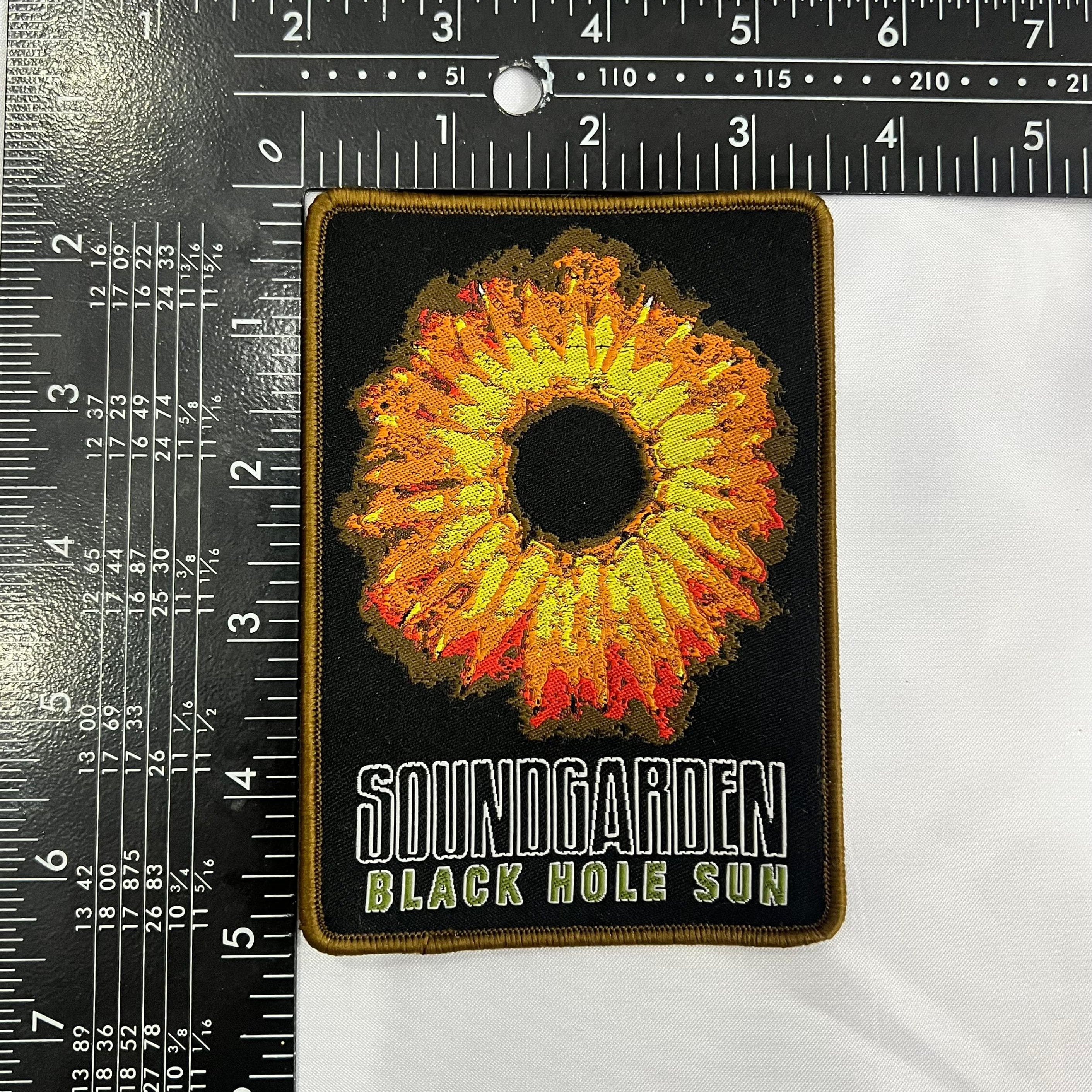 783punx-small-patch-soundgarden-black-hole-sun-cusson-bord-noir image 7