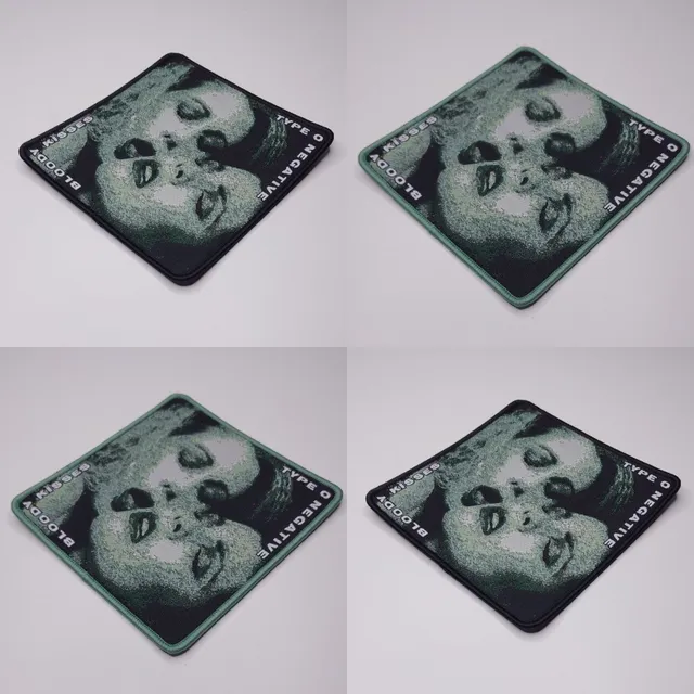 type-o-negative-bloody-kisses-patch-tiss-bordure-noire image 1