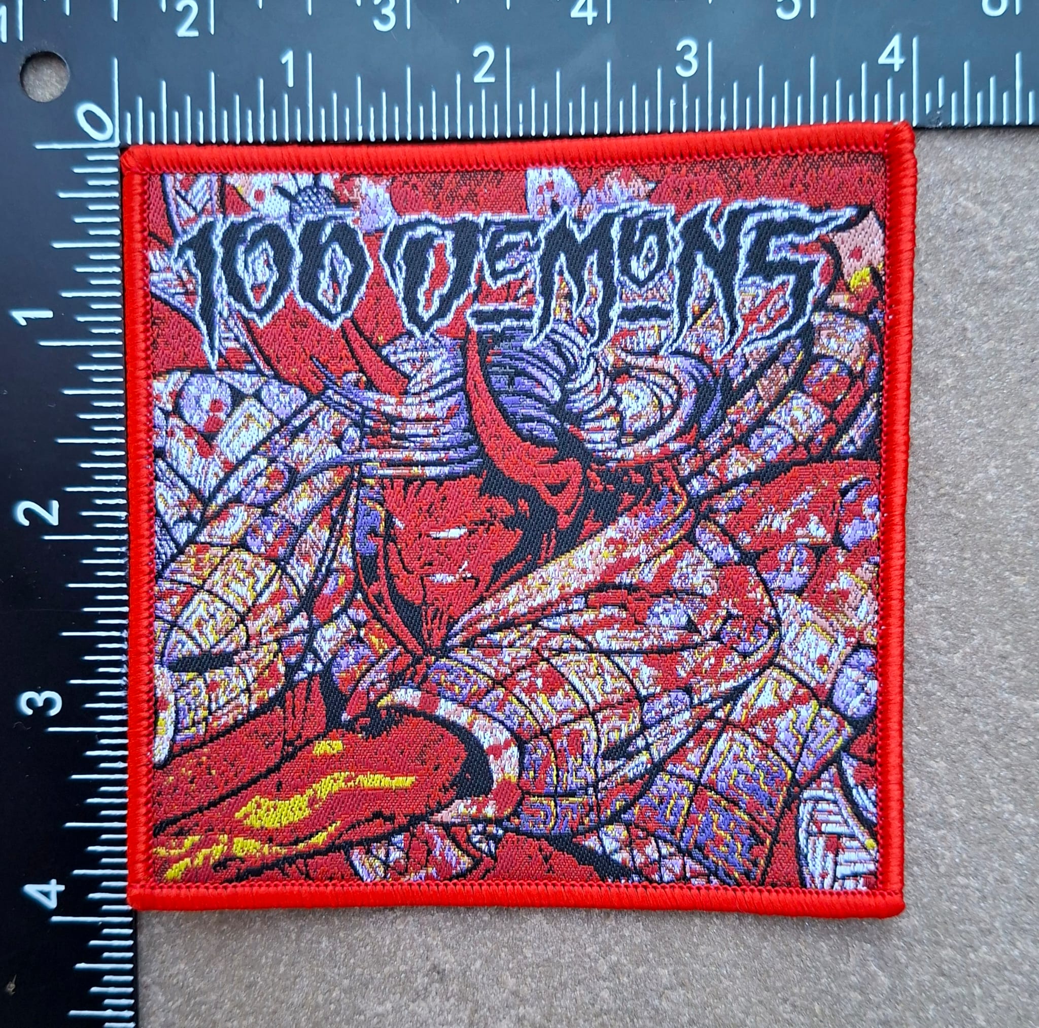 100-demons-selftitled-cusson-tiss-bordure-rouge image 3