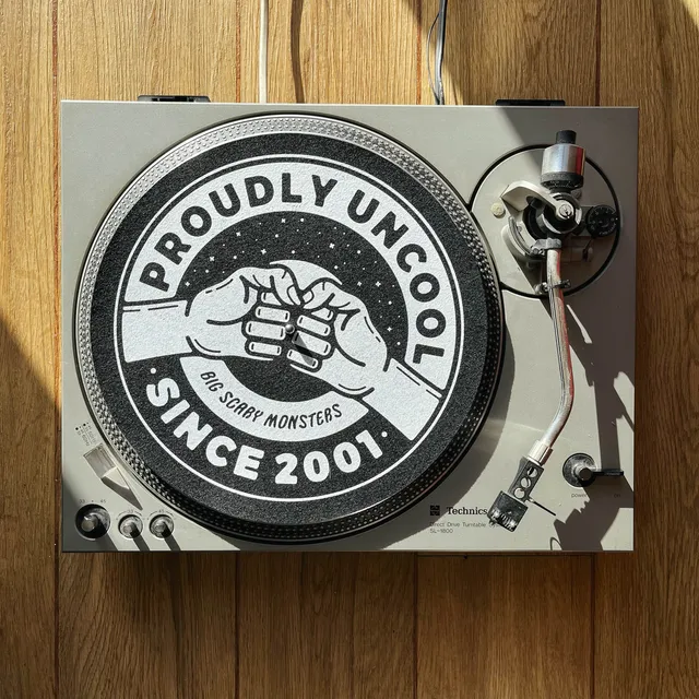 proudly-uncool-slipmat-feutrine-vinyle image 1