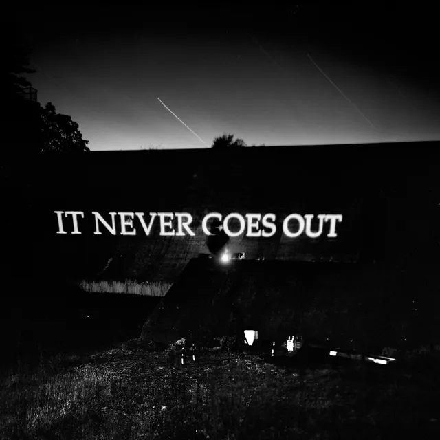counter-intuitive-the-hotelier-it-never-goes-out-vinyle-bleu-12 image 1