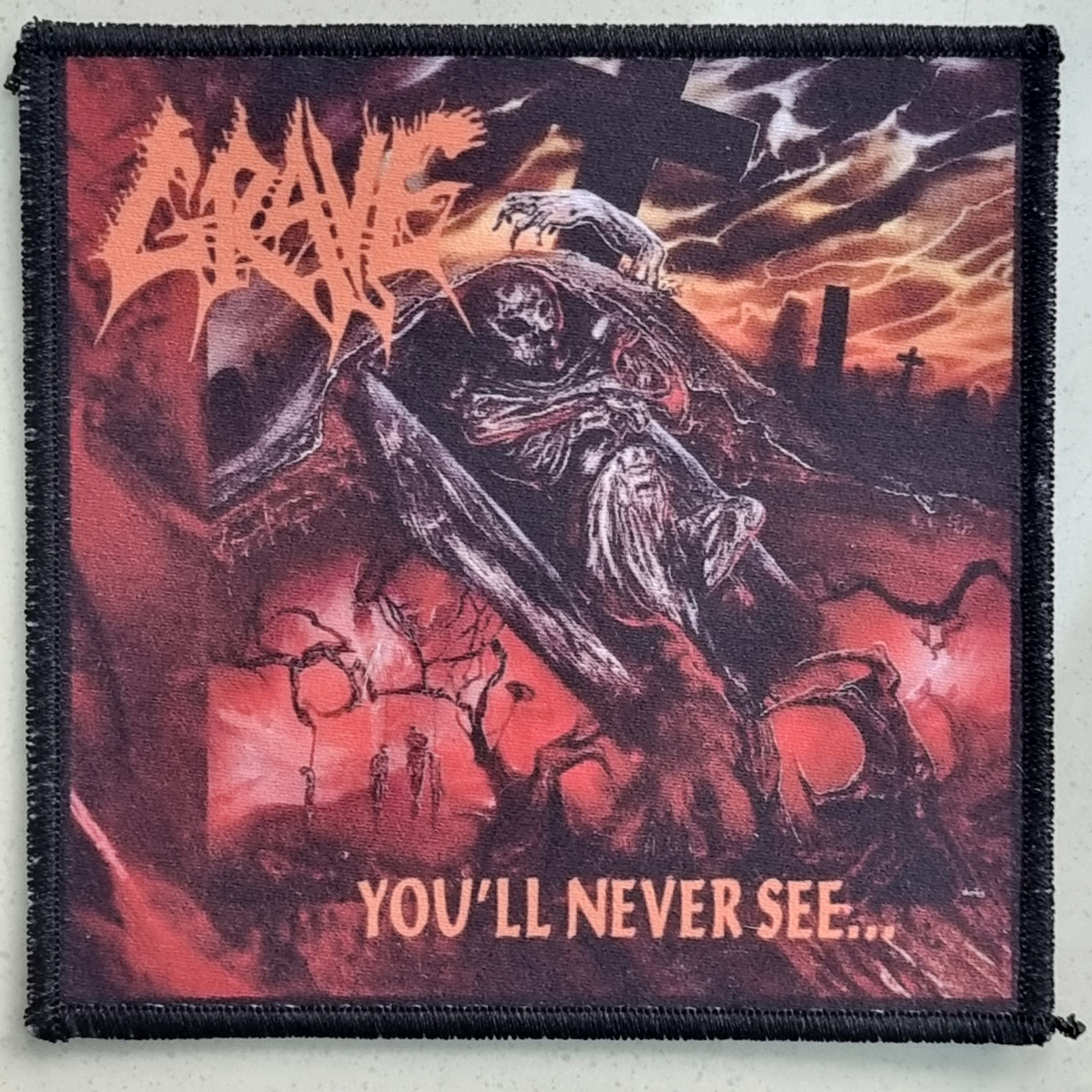 grave-you-ll-never-see-patch-tiss-coudre image 1