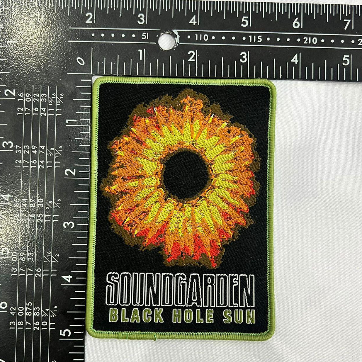 783punx-small-patch-soundgarden-black-hole-sun-cusson-bord-noir image 6