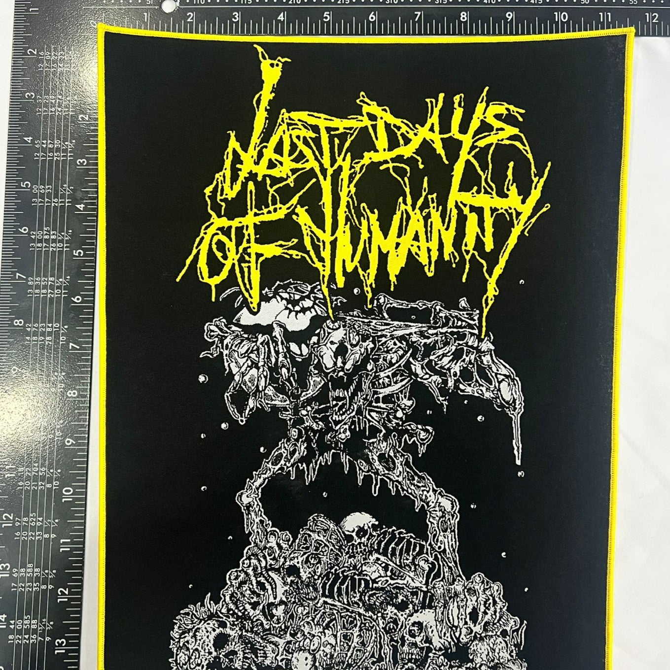 last-days-of-humanity-backpatch-tiss-dos-bordure-noire image 6