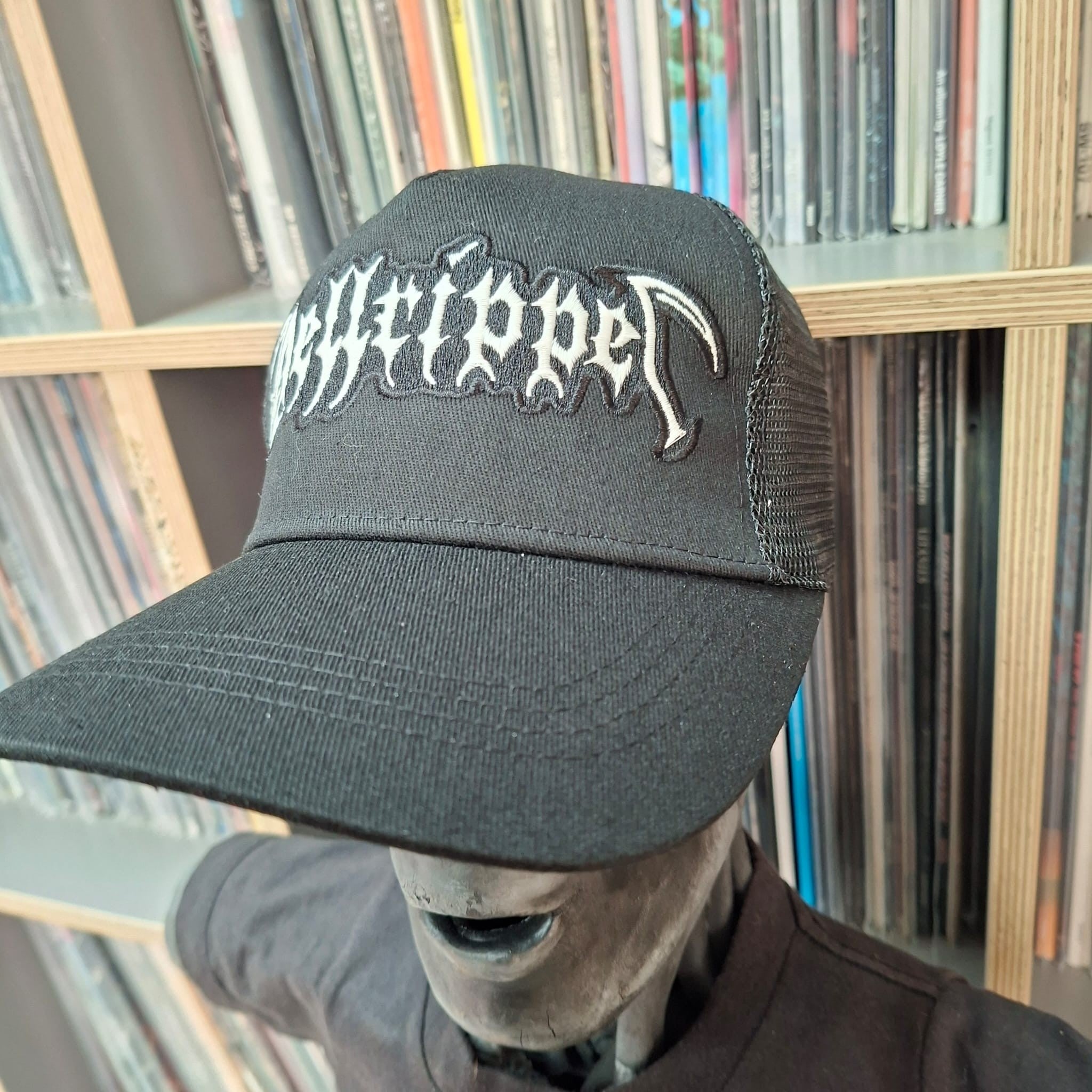 hellripper-scythe-logo-casquette-trucker-blanche-phosphorescente image 4