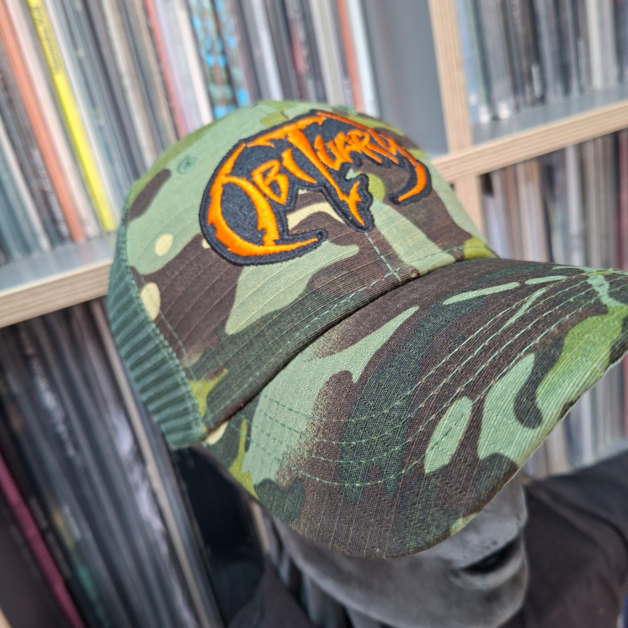 obituary-logo-orange-casquette-trucker-camo-vert image 2
