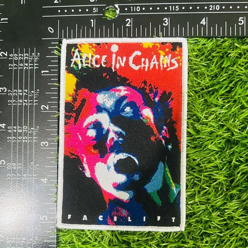 alice-in-chains-facelift-patch-tiss-bordure-rouge image 3