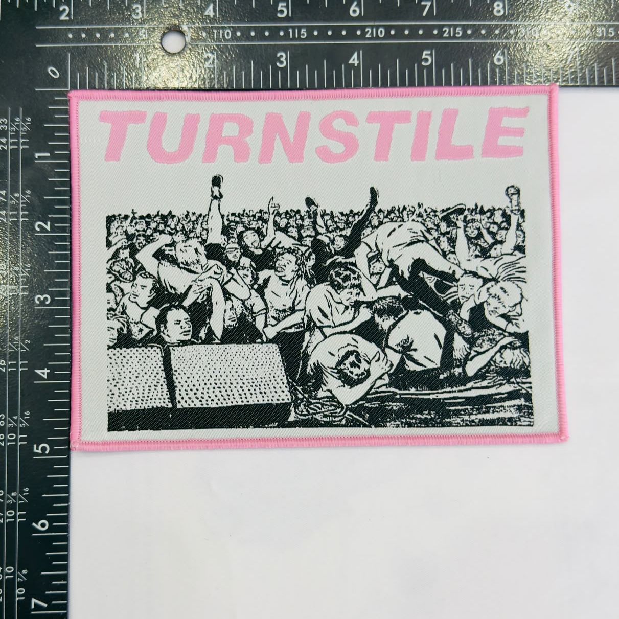 turnstile-hardcore-cusson-patch-tiss-bord-noir-ou-rose image 3