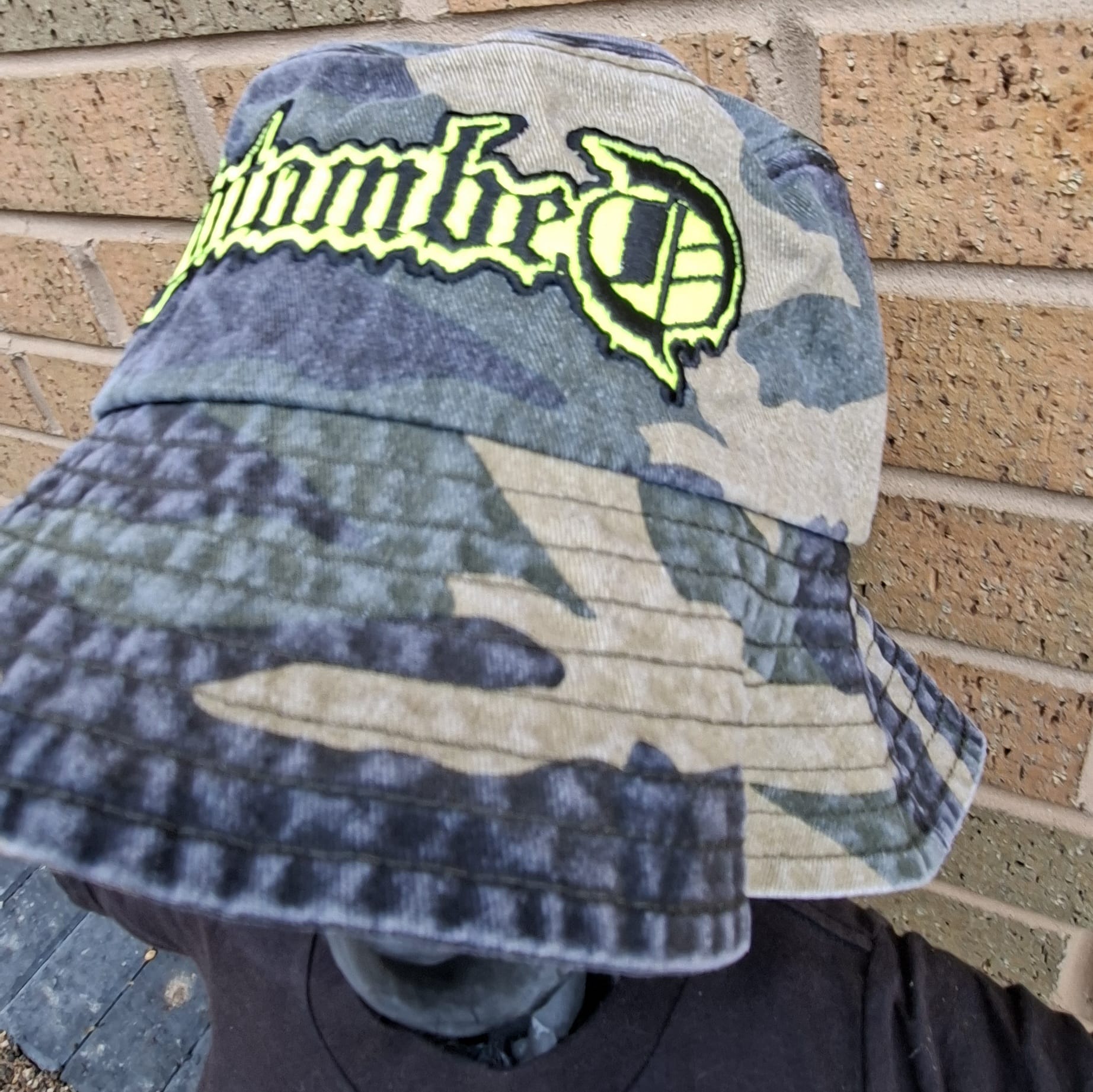 entombed-logo-bob-bucket-hat-camo-vert-phosphorescent image 2