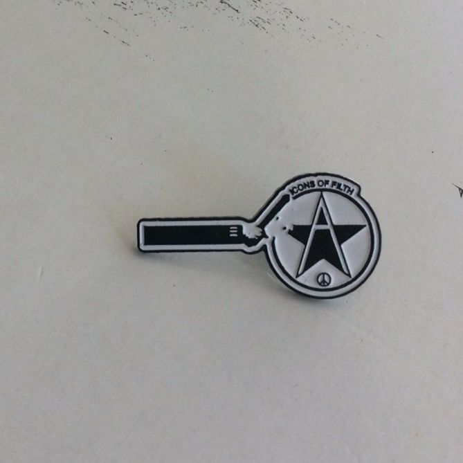 783punx-icons-of-filth-pin-s-mail-petit-35mm image 1